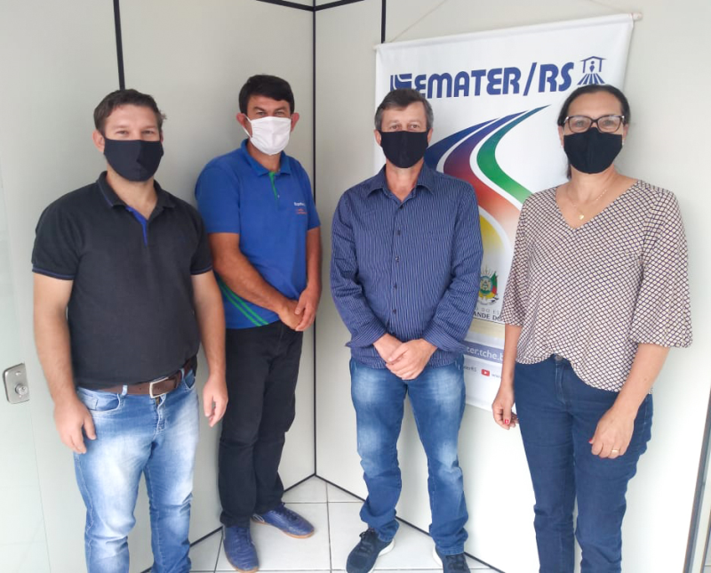 SECRETÁRIO DE AGRICULTURA SE REÚNE COM MEMBROS DA EMATER